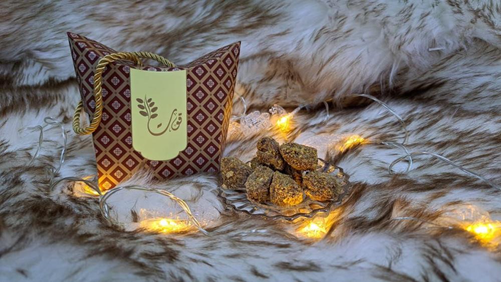 تمر بالشوكلاته والكورنفلكس محشي باللوز والشوكلاته...