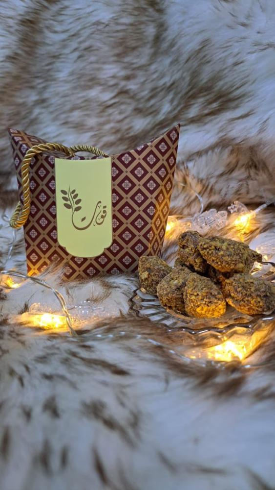 تمر بالشوكلاته والكورنفلكس محشي باللوز والشوكلاته...