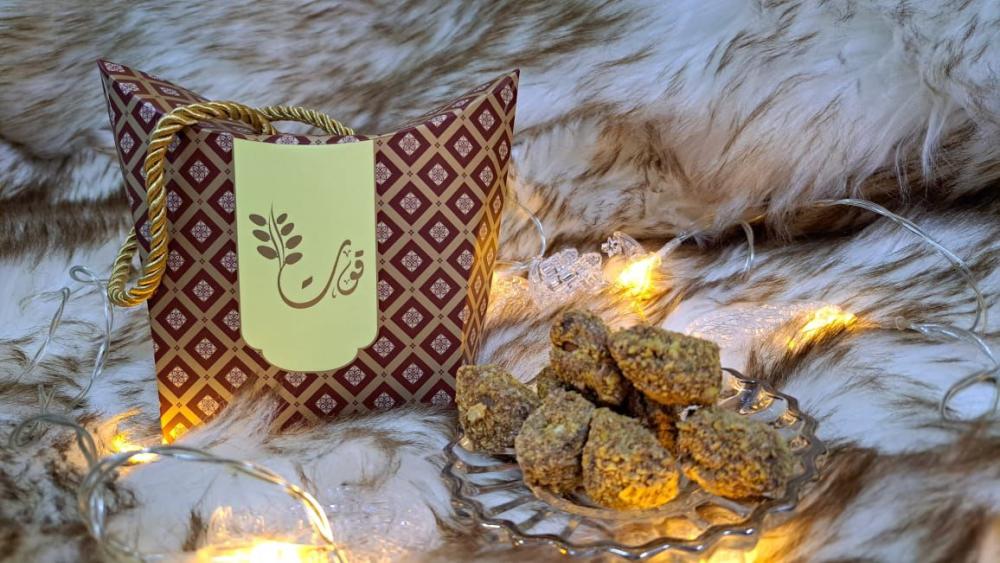 تمر بالشوكلاته والكورنفلكس محشي باللوز والشوكلاته...