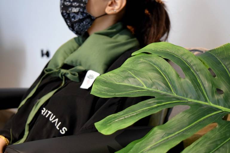 كمادة نواة التمر حجم وسط