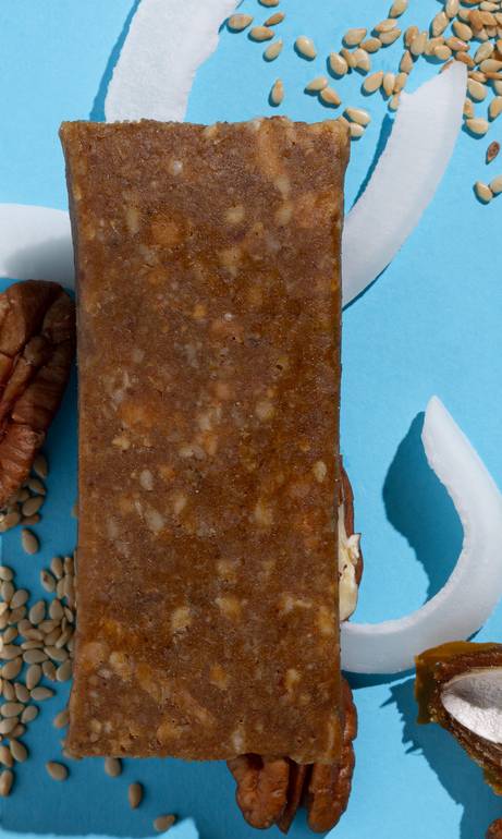 ألواح تمر بـ"اللوز"