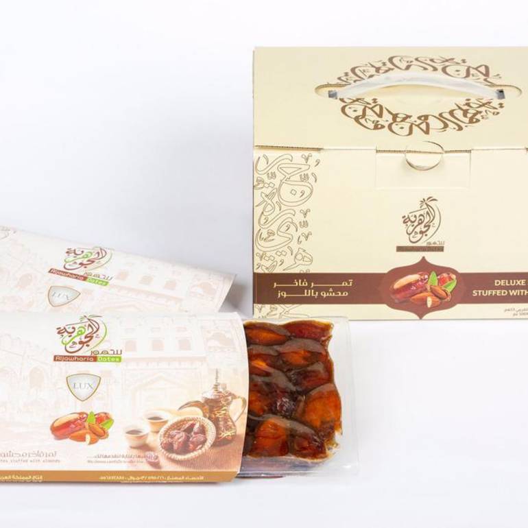 تمر فاخر محشي باللوز كرتون ٦ حبات ( لوكس )